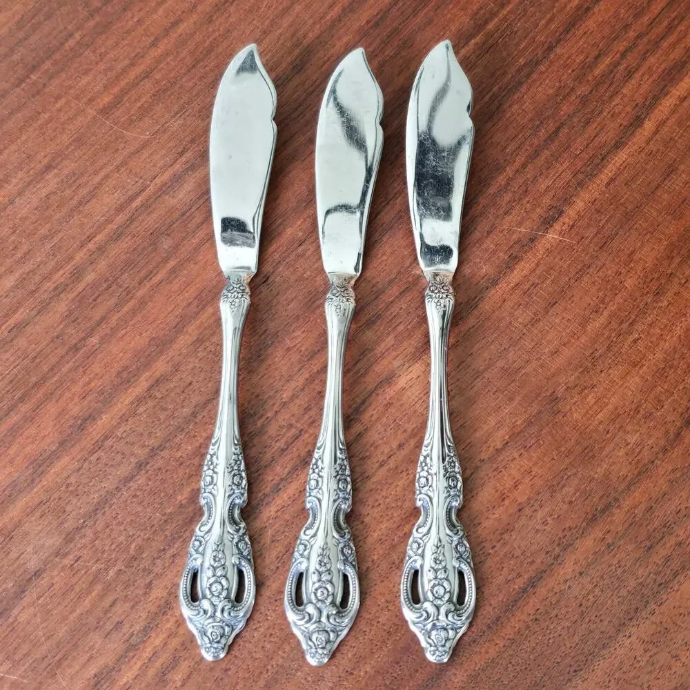 Oneida Renoir-Pembrooke Flat Handle Master Butter Knife Stainless Victoriana